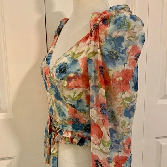 VICI x Fate Blue Pink Floral Cropped Ruffle Wrap Top Small New - Picture 5 of 12